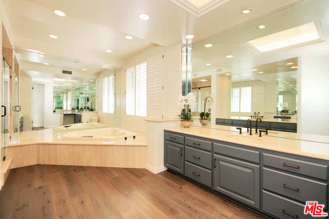 12695 Promontory Road Los Angeles, CA 90049 - Photo 30 of 52