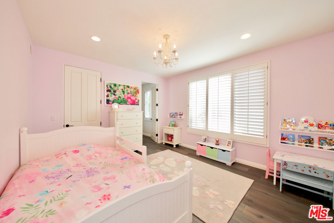 12695 Promontory Road Los Angeles, CA 90049 - Photo 31 of 52