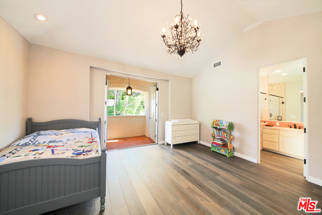 12695 Promontory Road Los Angeles, CA 90049 - Photo 33 of 52