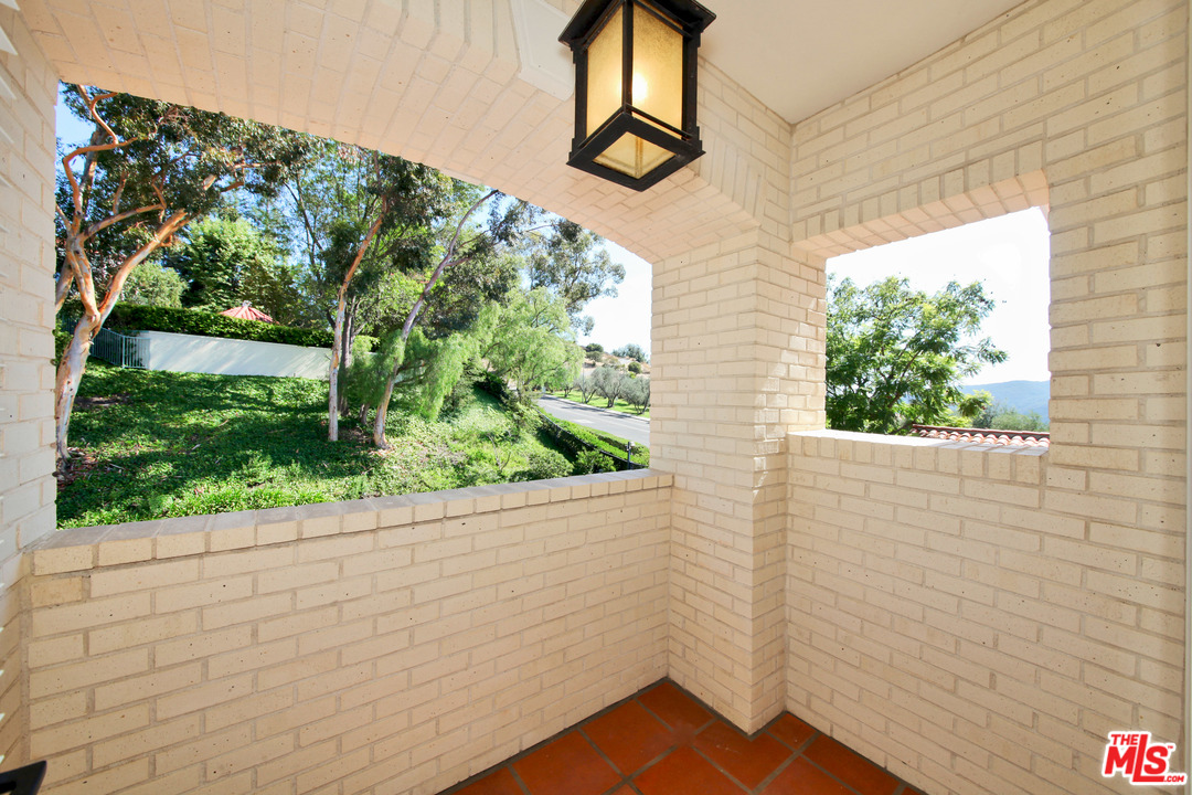 12695 Promontory Road Los Angeles, CA 90049 - Photo 34 of 52
