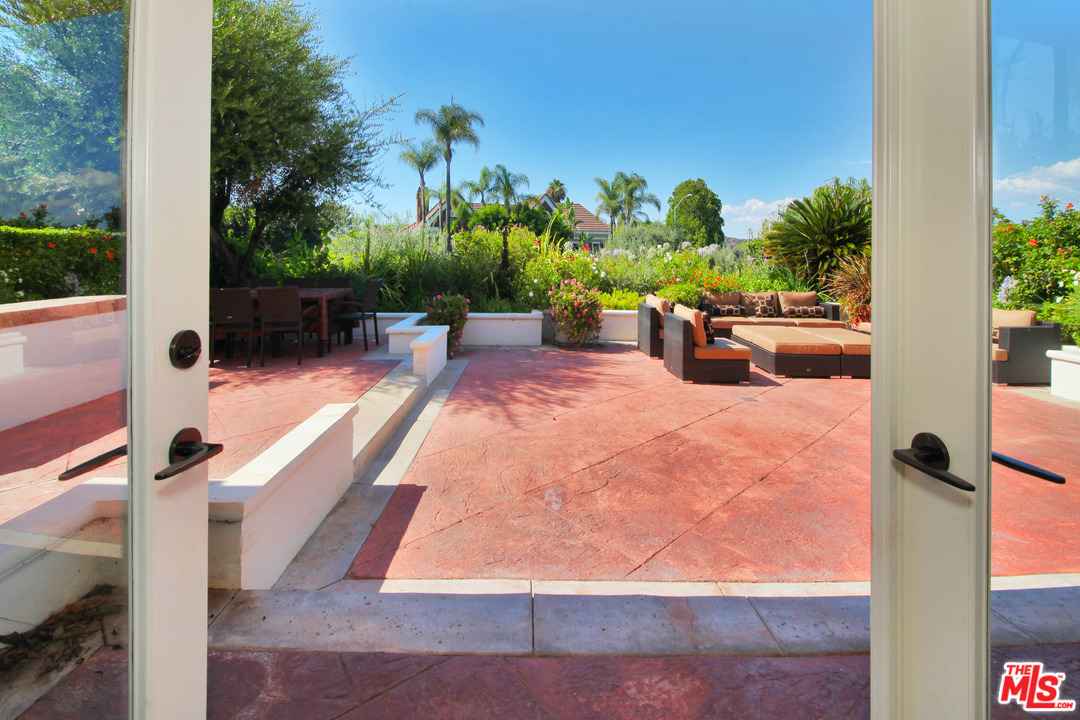 12695 Promontory Road Los Angeles, CA 90049 - Photo 36 of 52