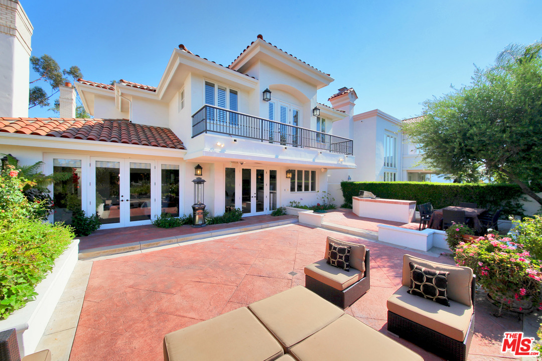 12695 Promontory Road Los Angeles, CA 90049 - Photo 37 of 52