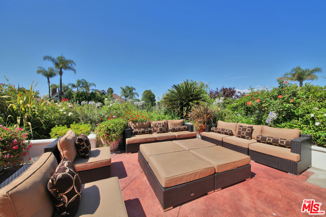 12695 Promontory Road Los Angeles, CA 90049 - Photo 38 of 52
