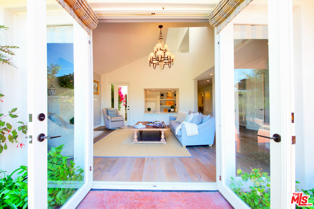 12695 Promontory Road Los Angeles, CA 90049 - Photo 5 of 52