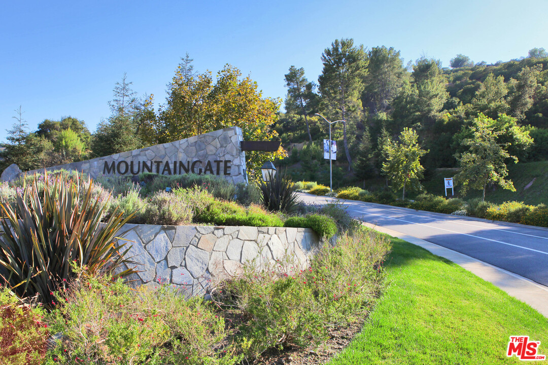 12695 Promontory Road Los Angeles, CA 90049 - Photo 44 of 52