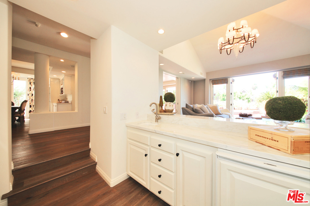 12695 Promontory Road Los Angeles, CA 90049 - Photo 6 of 52