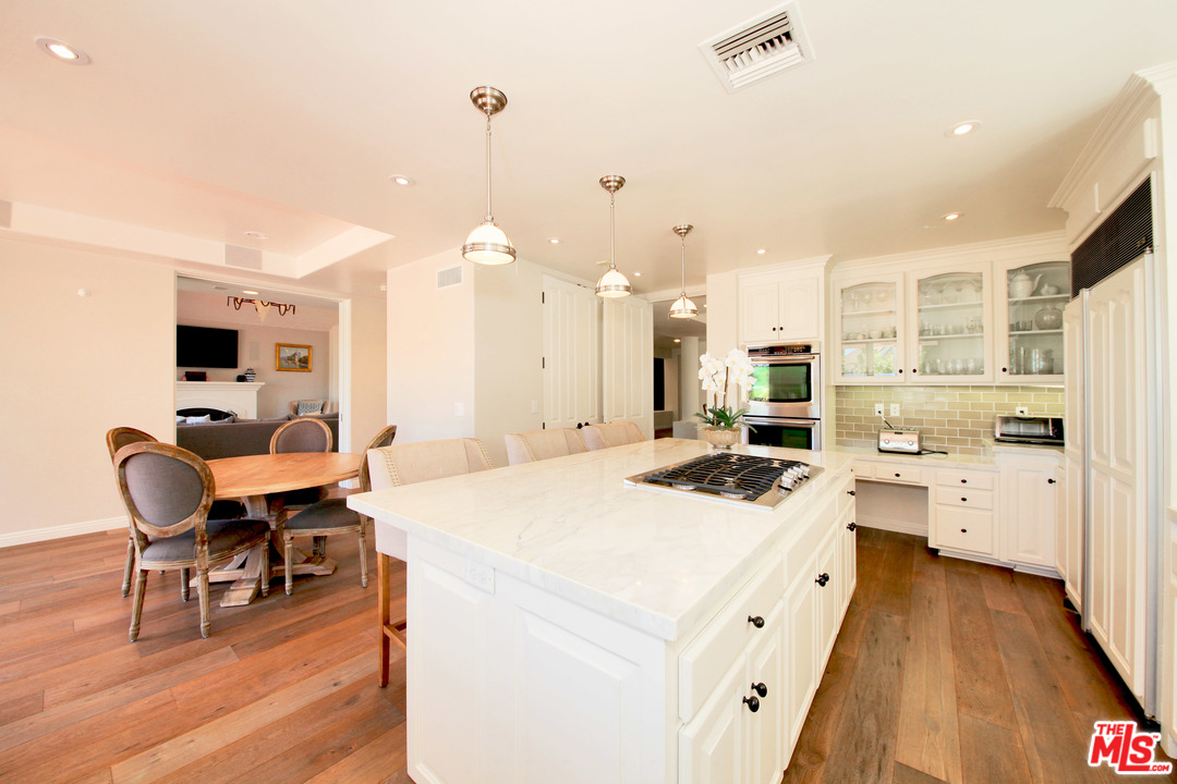 12695 Promontory Road Los Angeles, CA 90049 - Photo 7 of 52