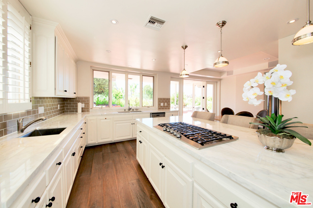 12695 Promontory Road Los Angeles, CA 90049 - Photo 9 of 52