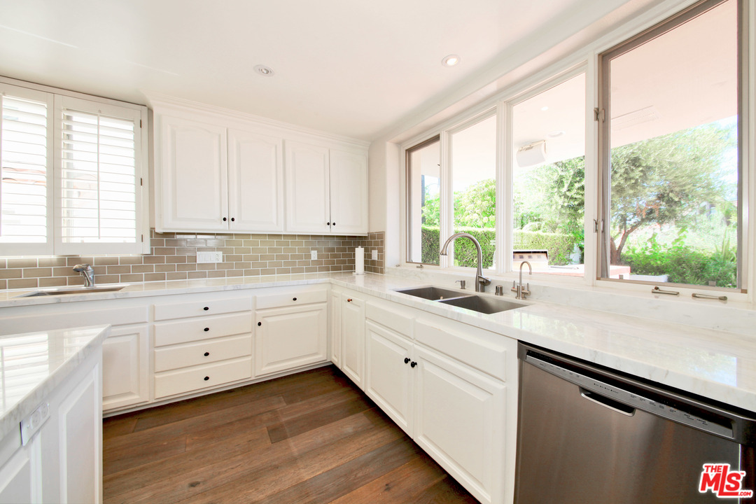 12695 Promontory Road Los Angeles, CA 90049 - Photo 10 of 52