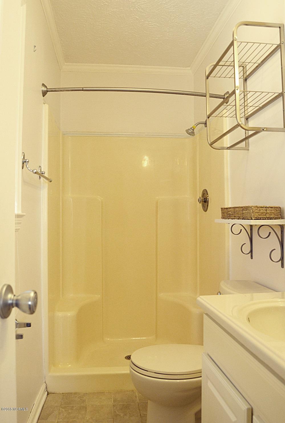 313 North Hampton Road Wilmington, NC 28409 - Photo 12 of 22 Master Bath