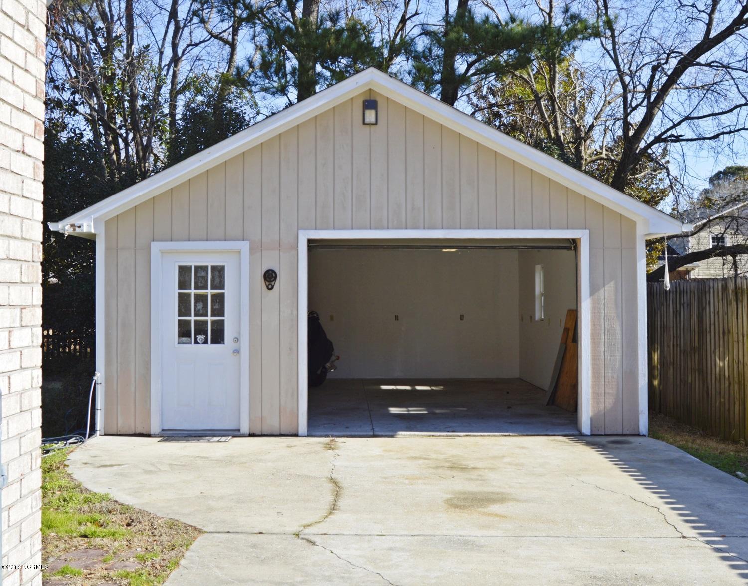 313 North Hampton Road Wilmington, NC 28409 - Photo 18 of 22 Detached garage ... room to park and for storage