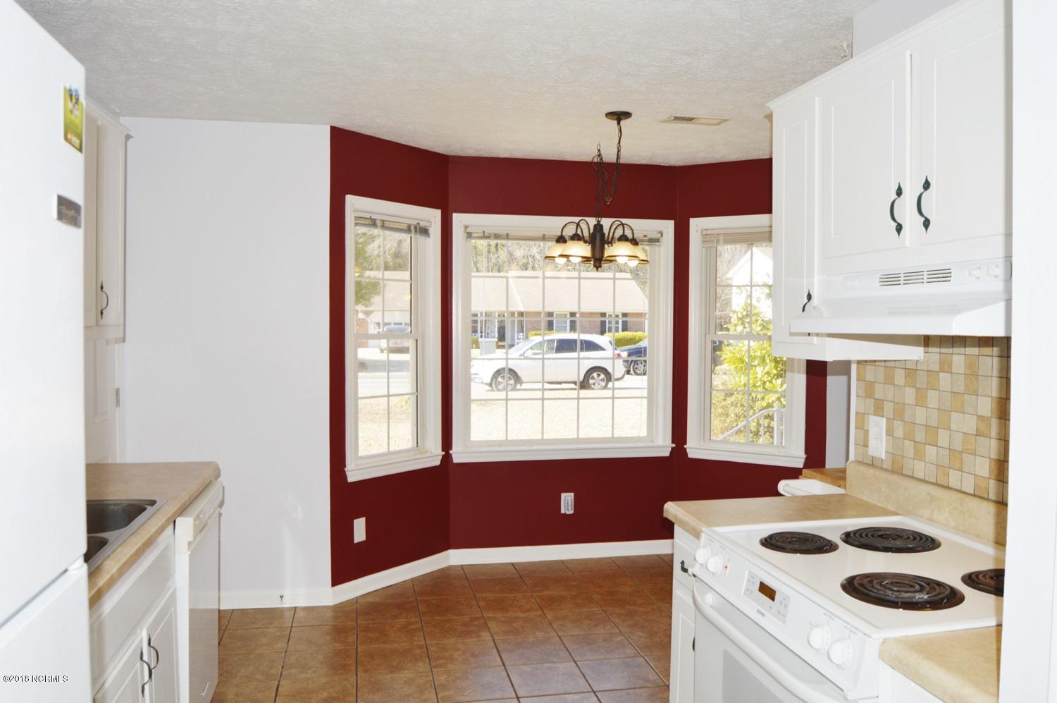 313 North Hampton Road Wilmington, NC 28409 - Photo 4 of 22 Bay Window in breakfast area of kitchen