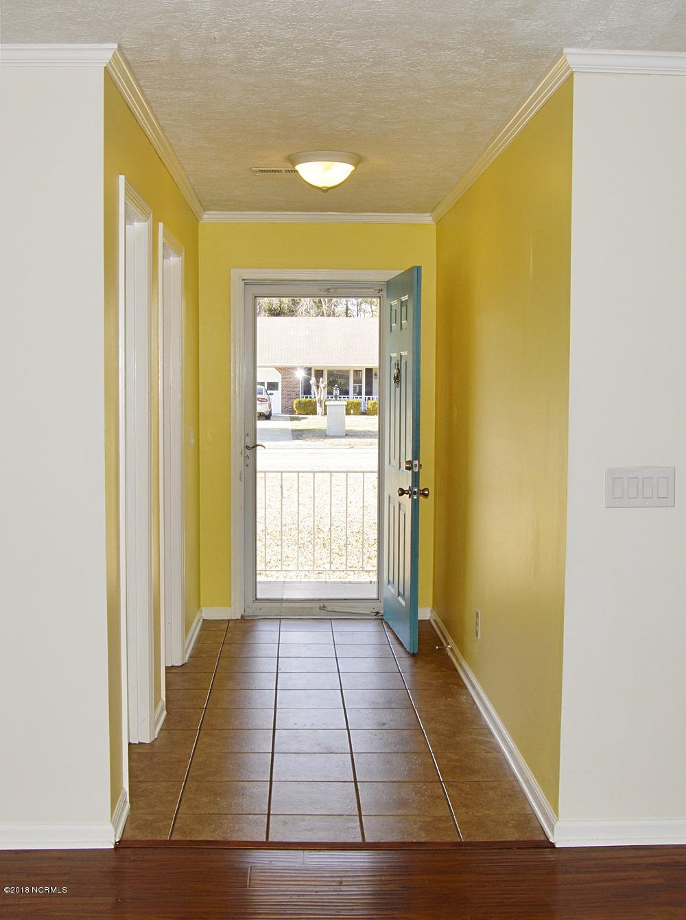 313 North Hampton Road Wilmington, NC 28409 - Photo 7 of 22 Tiled Foyer with coat closet