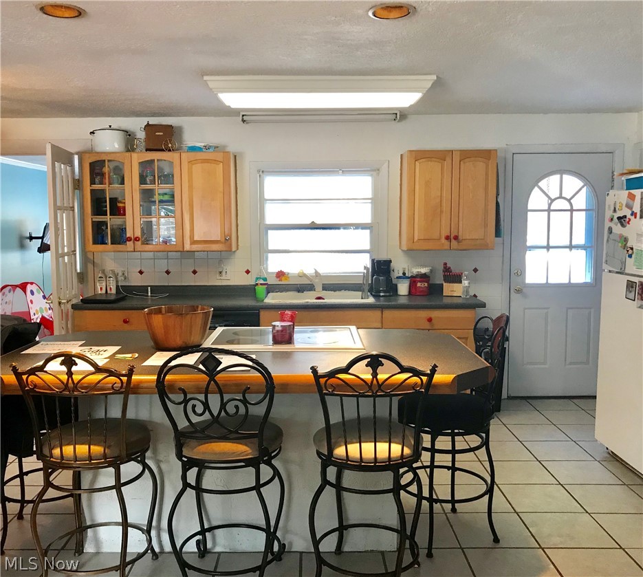 3175 Shellhart Road Norton, OH 44203 - Photo 10 of 13 Island with built in seating and range/oven. Great for entertaining!