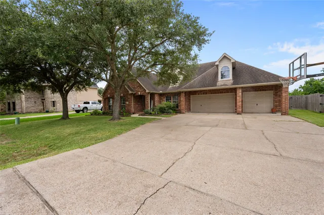 a front view of house with yard