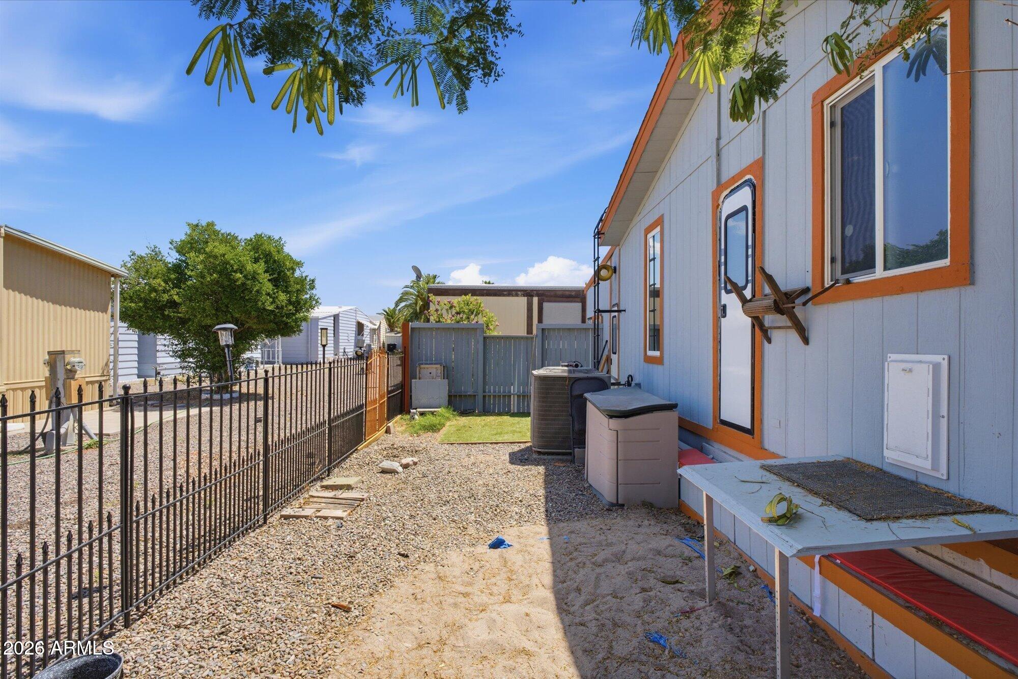 205 South Higley Road, Unit 183 Mesa, AZ 85206 - Photo 5 of 30 a view of a backyard with sitting area
