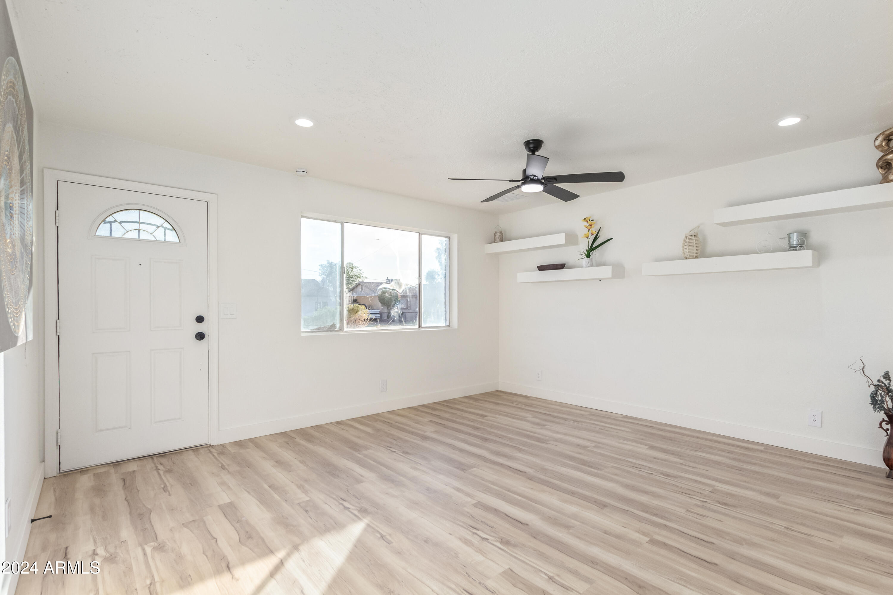 3350 West Wethersfield Road Phoenix, AZ 85029 - Photo 4 of 41 IMG_6101