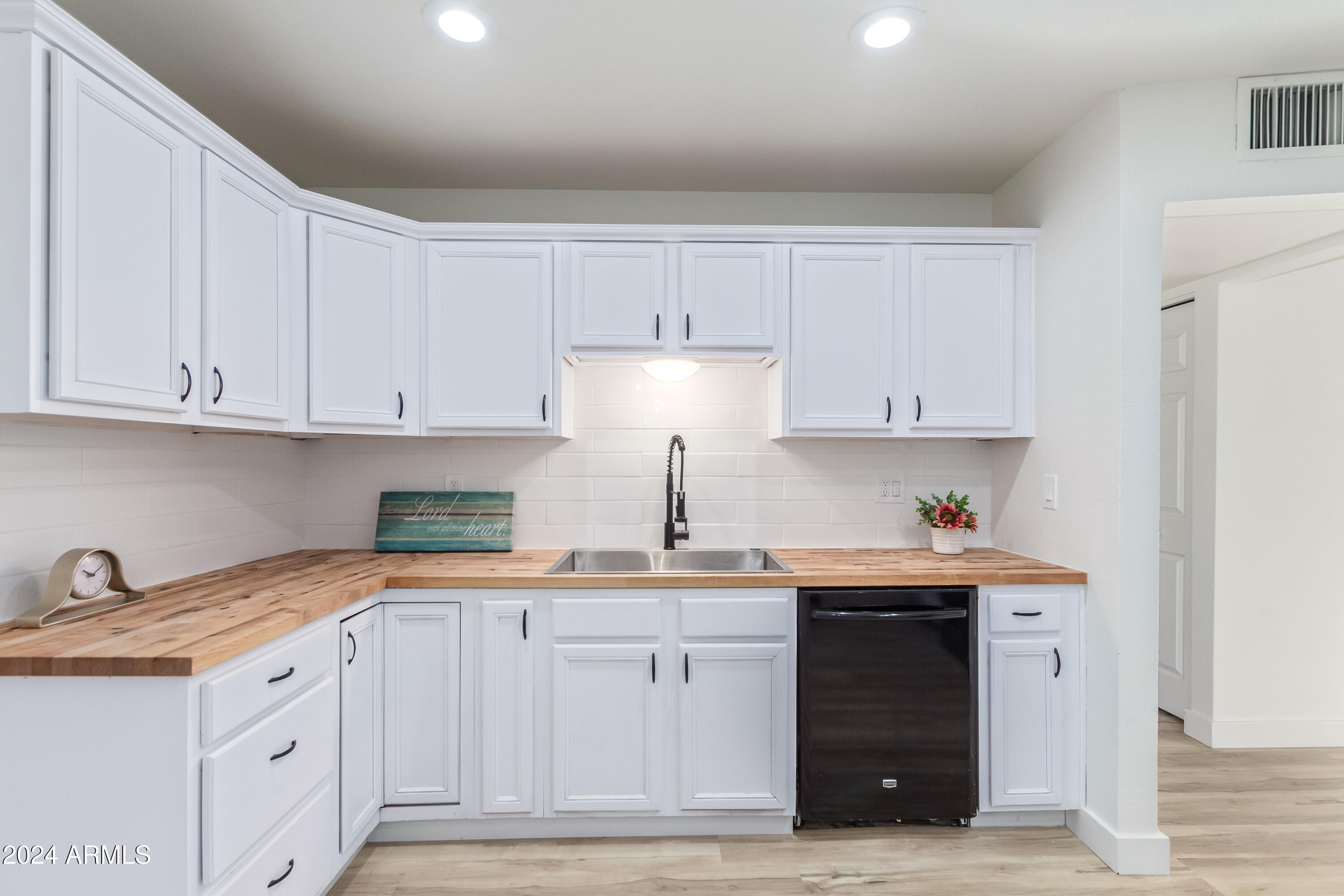 3350 West Wethersfield Road Phoenix, AZ 85029 - Photo 8 of 41 IMG_6107