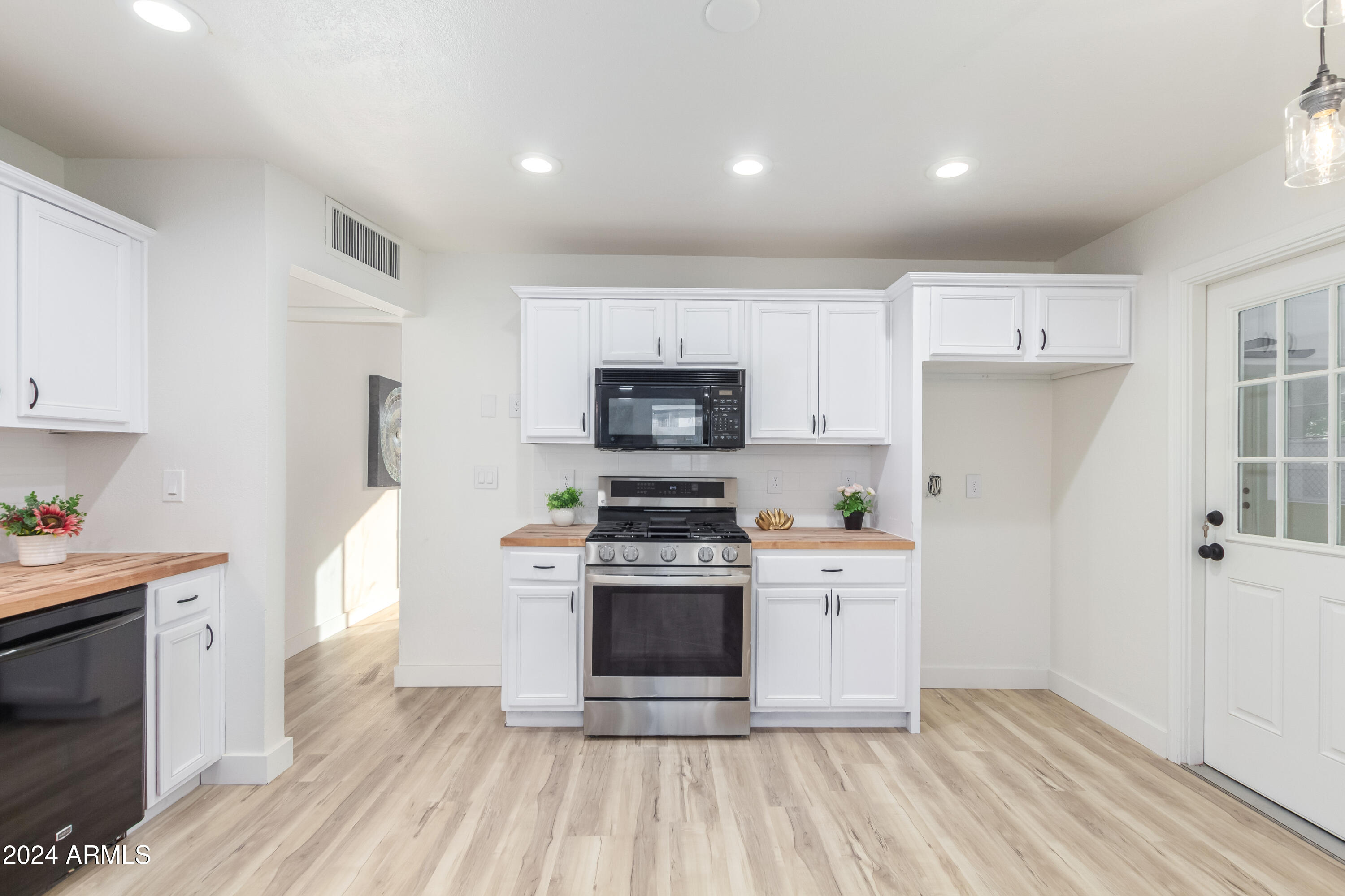 3350 West Wethersfield Road Phoenix, AZ 85029 - Photo 9 of 41 IMG_6108