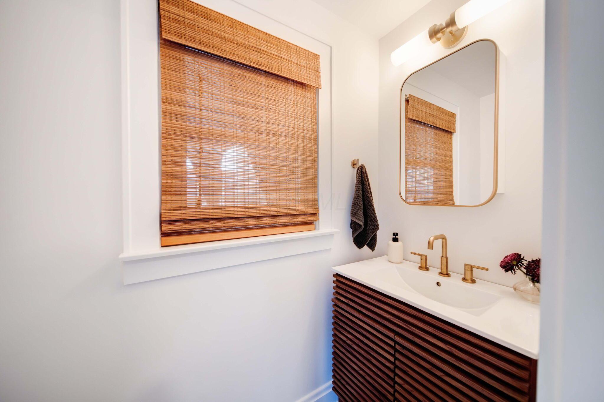 809 South Cassingham Road Columbus, OH 43209 - Photo 13 of 34 First floor half bath off mudroom
