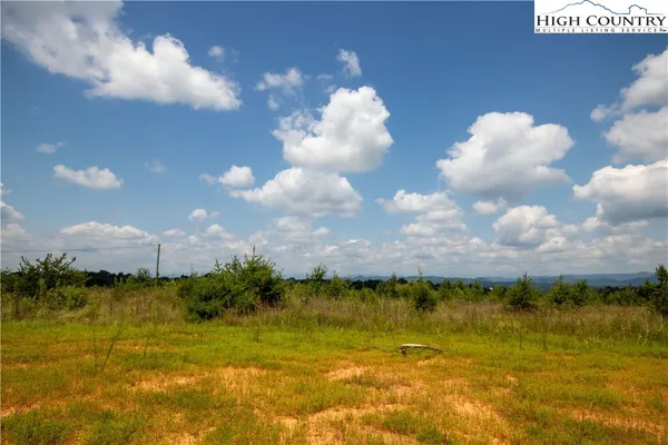 a view of a lake in middle of a city