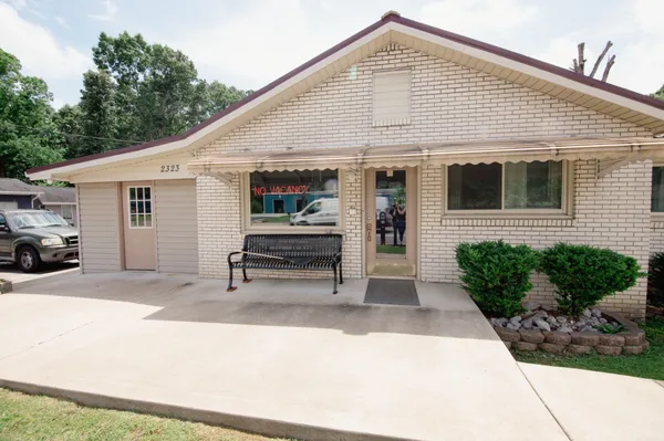 $950,000 | 2323 North Jackson Street, Normandy, TN 37360