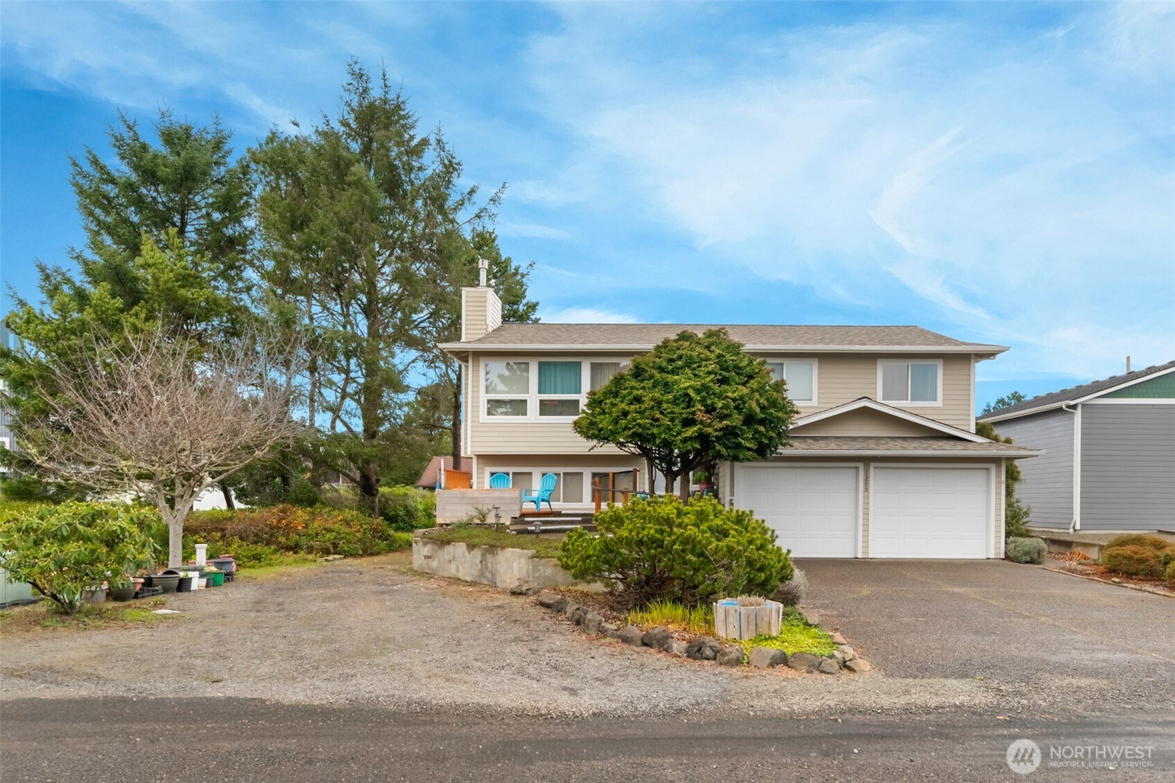 1205 195th Street Long Beach, WA 98631 - Photo 20 of 36 front view of a house with a street