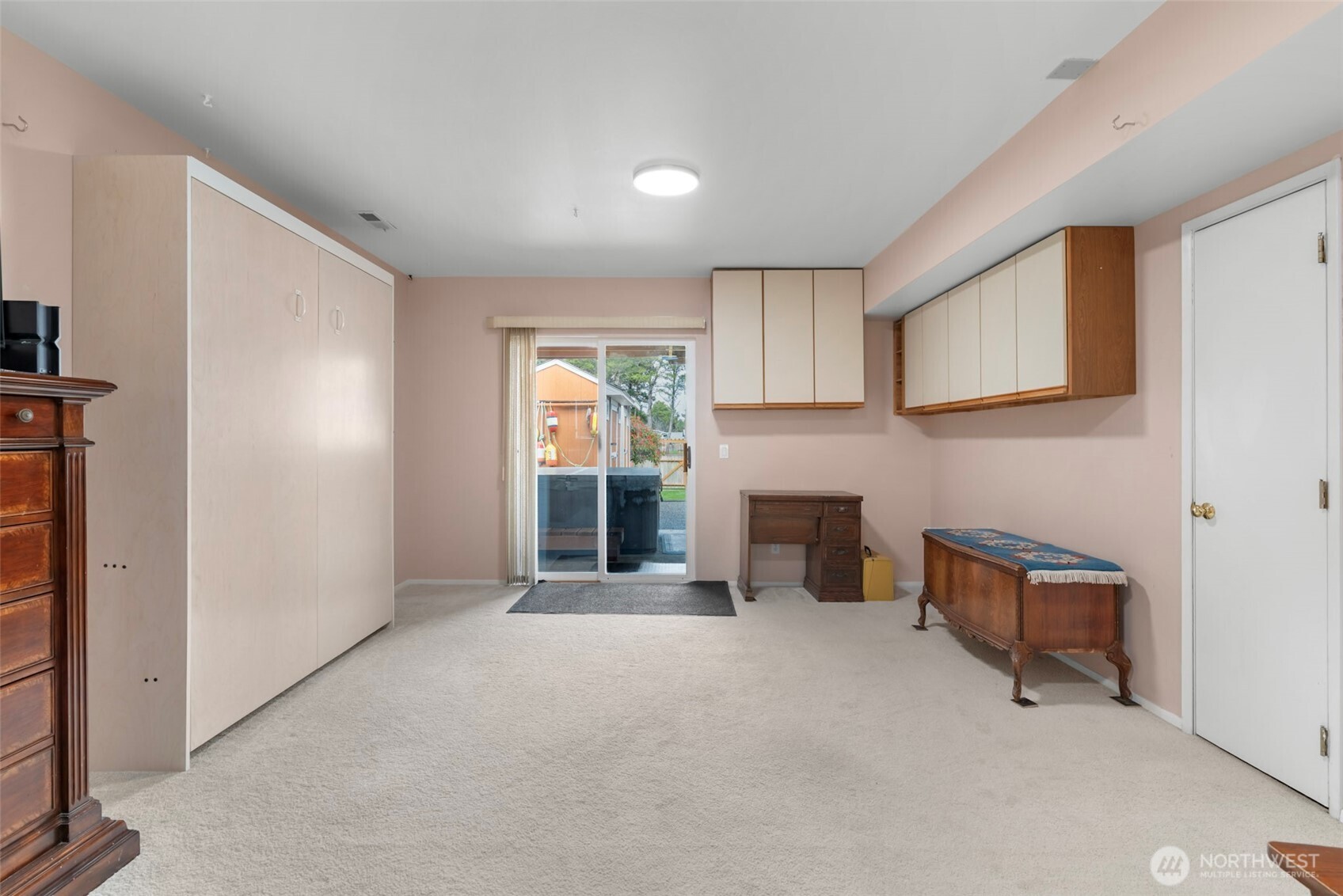 1205 195th Street Long Beach, WA 98631 - Photo 26 of 36 a view of a livingroom with furniture and a fireplace
