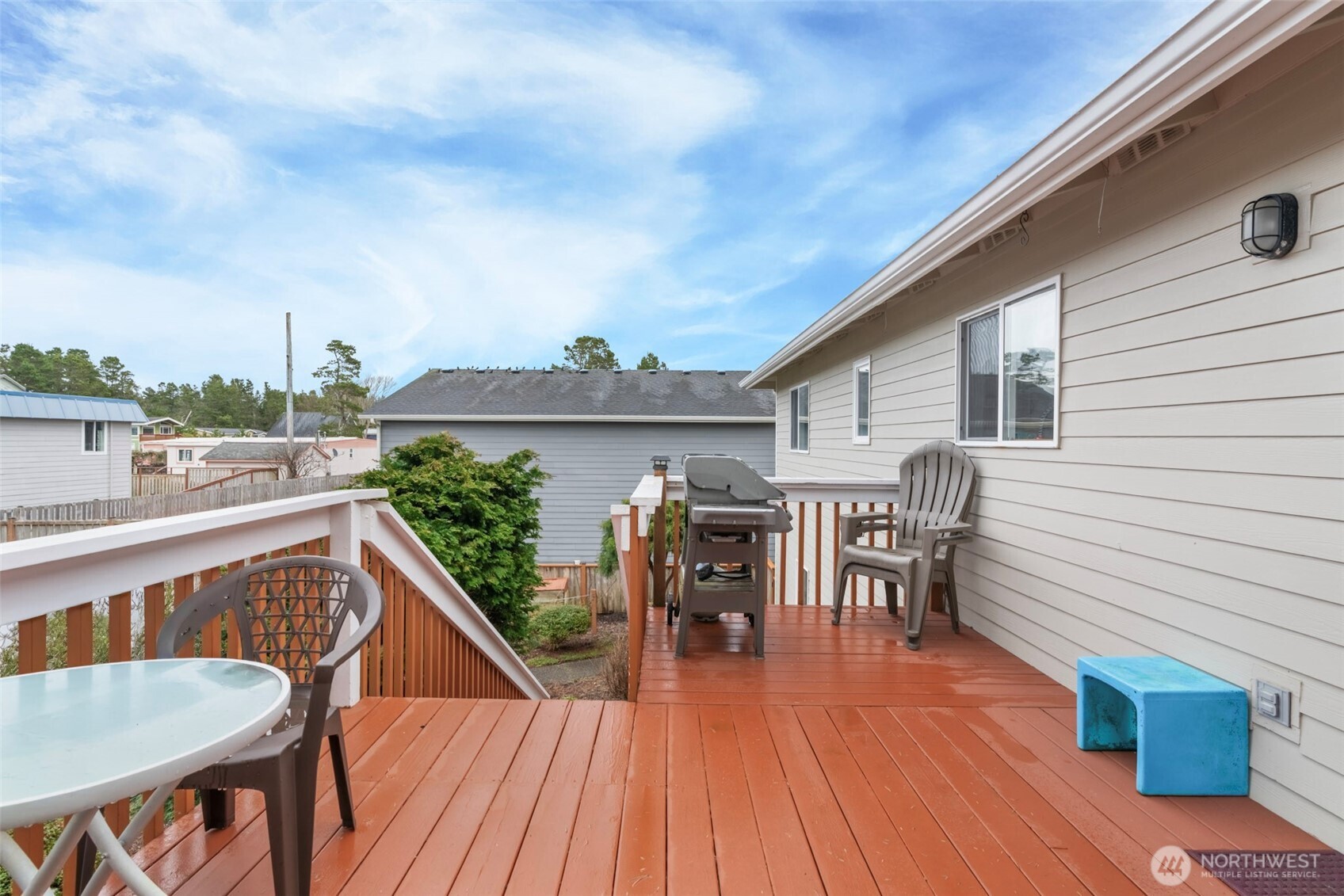 1205 195th Street Long Beach, WA 98631 - Photo 30 of 36 a view of a balcony with furniture