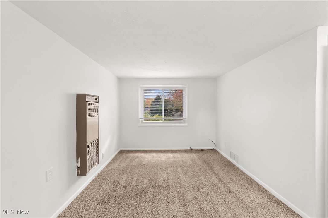 4995 Marigold Road Mentor, OH 44060 - Photo 25 of 33 Bedroom with Neutrally Painted Walls & Fresh Carpeting