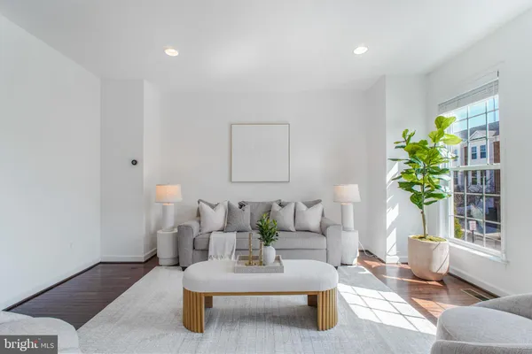 $775,000 | 6262 Casdin Drive, Alexandria, VA 22310