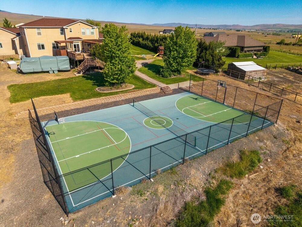500 St Hilaire Road Yakima, WA 98901 - Photo 28 of 31 a view of a tennis court