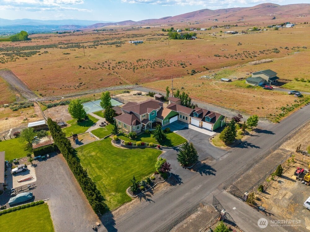 500 St Hilaire Road Yakima, WA 98901 - Photo 30 of 31 an aerial view of ocean and residential houses with outdoor space