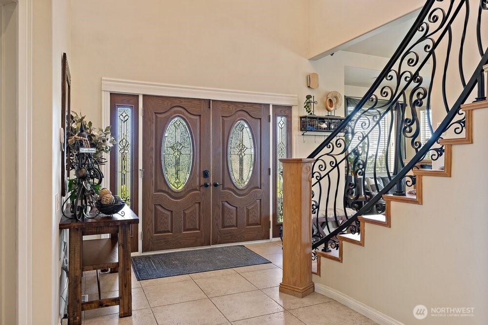 500 St Hilaire Road Yakima, WA 98901 - Photo 3 of 31 a view of entryway with wooden floor