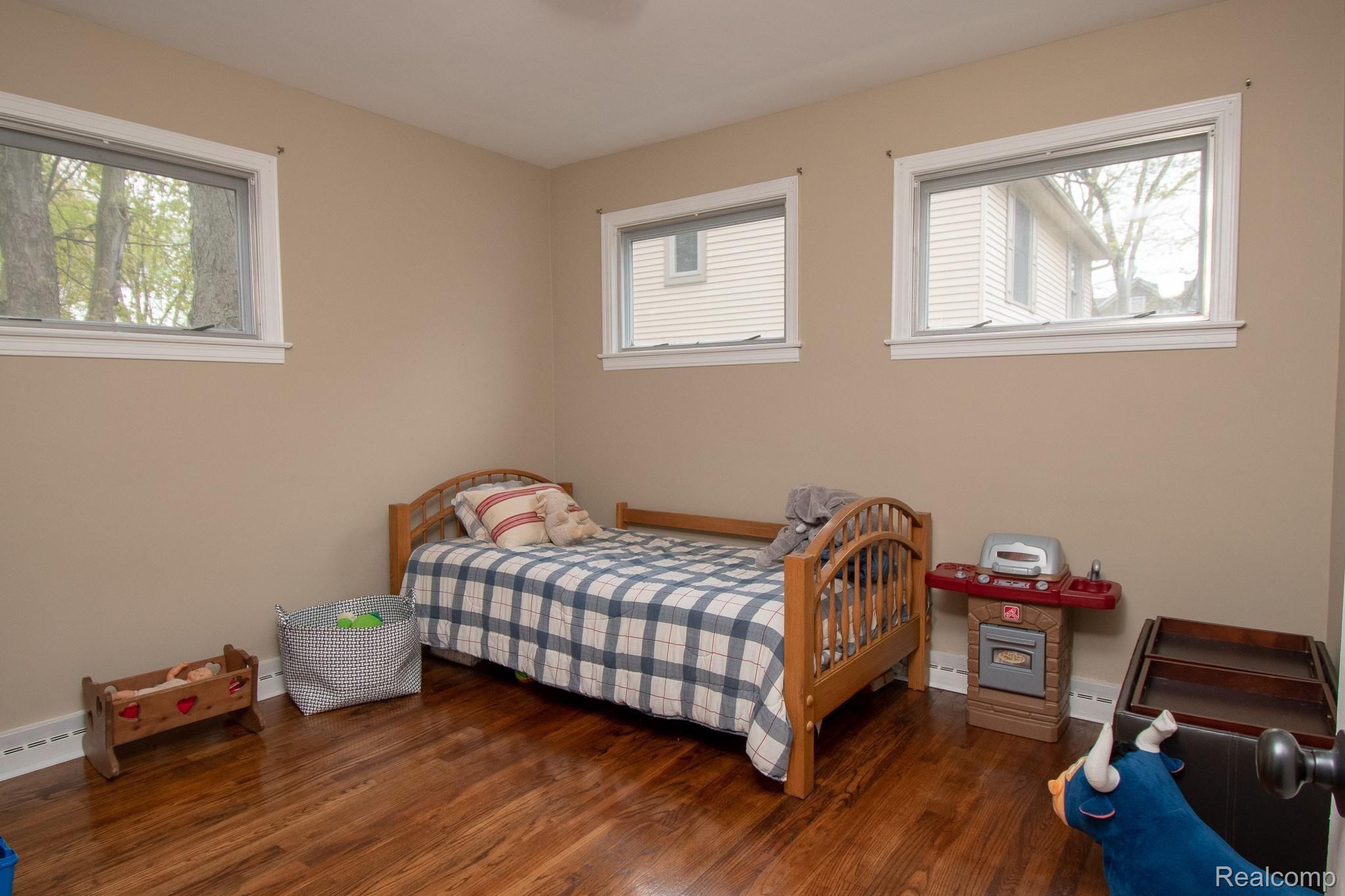 274 Red Oak Lane Rochester, MI 48307 - Photo 17 of 24 red oak 8.jpg