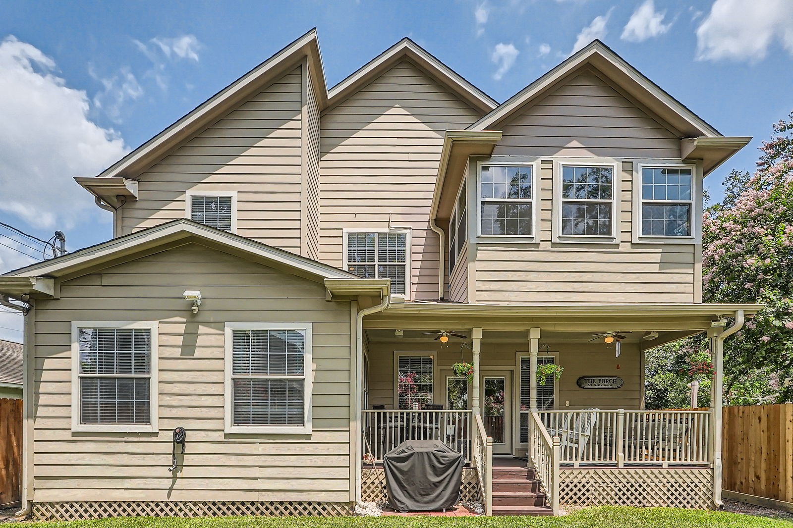 806 East 29th Street Houston, TX 77009 - Photo 27 of 30 a front view of a house