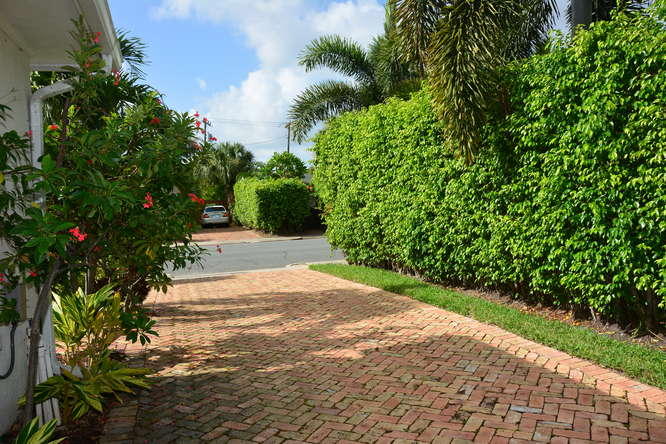 241 Malverne Road West Palm Beach, FL 33405 - Photo 28 of 36 241 Malverne Rd West Palm-small-053-Driv