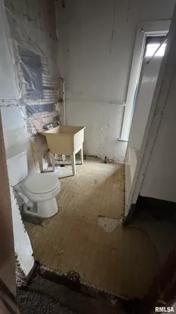 $29,900 | 1815 West 3rd Street, Davenport, IA 52802