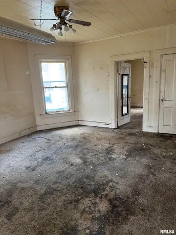 $39,900 | 1815 West 3rd Street, Davenport, IA 52802