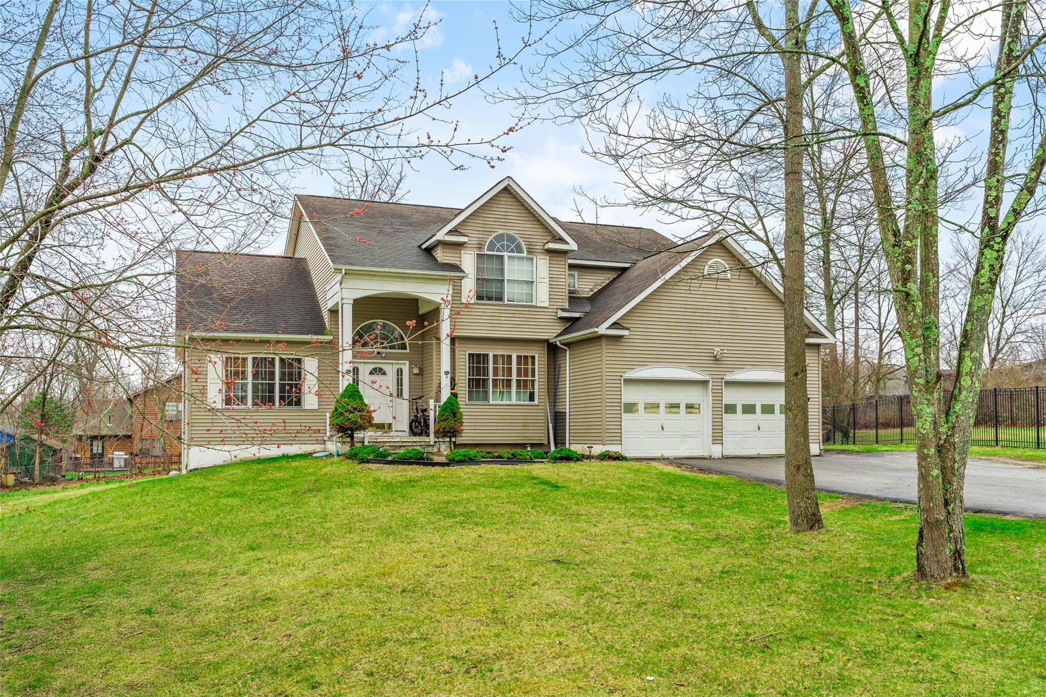 6 Corinne Ct  