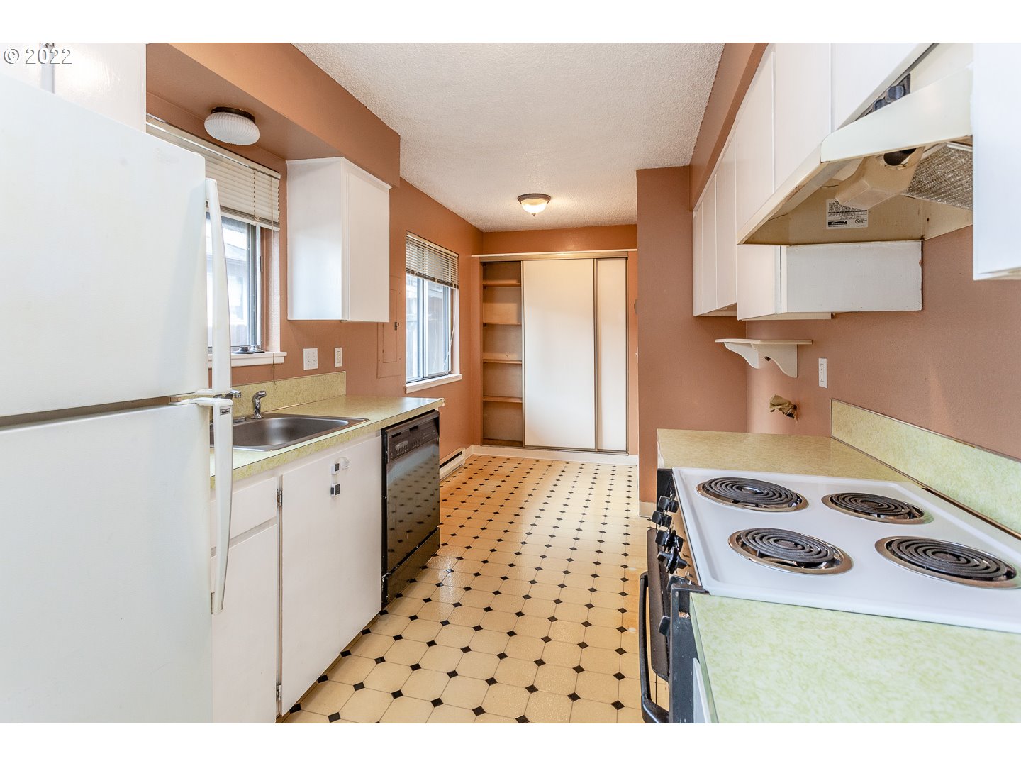 2677 Southwest Spring Garden Street Portland, OR 97219 - Photo 8 of 17 Gallery Image 8