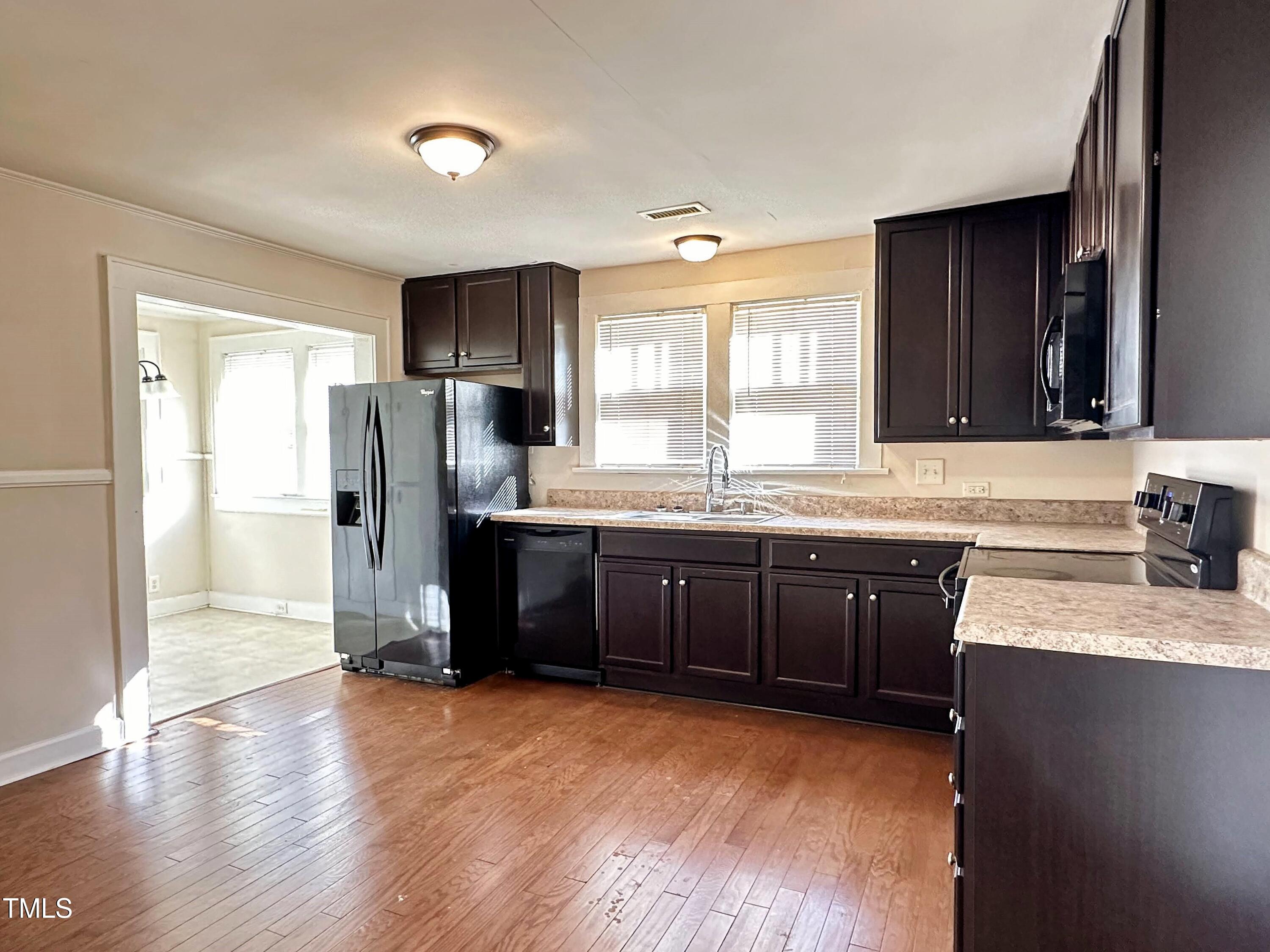 2601 Rochelle Street Durham, NC 27703 - Photo 10 of 31 2 IMG_2635