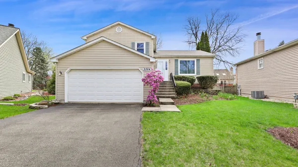 $558,000 | 2284 Briarhill Drive, Naperville, IL 60565