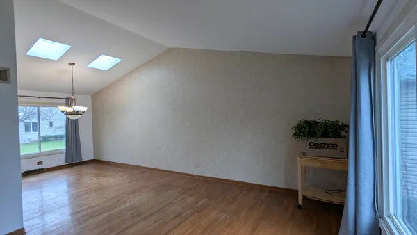 $558,000 | 2284 Briarhill Drive, Naperville, IL 60565