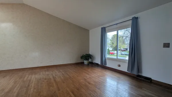 $558,000 | 2284 Briarhill Drive, Naperville, IL 60565