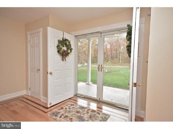 248 Federal City Road Pennington, NJ 08534 - Photo 3 of 25 Foyer