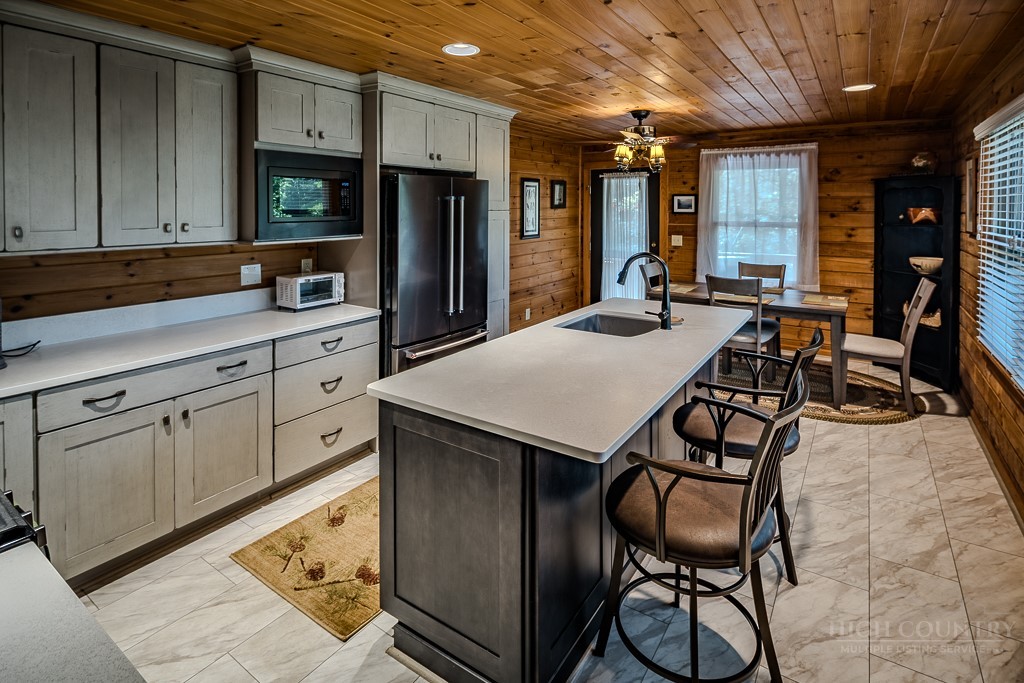 97 Lakeview Road Newland, NC 28657 - Photo 11 of 49
