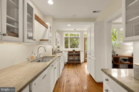 $1,200,000 | 624 D Street Northeast, Washington, DC 20002