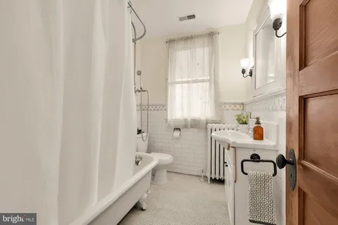$1,200,000 | 624 D Street Northeast, Washington, DC 20002