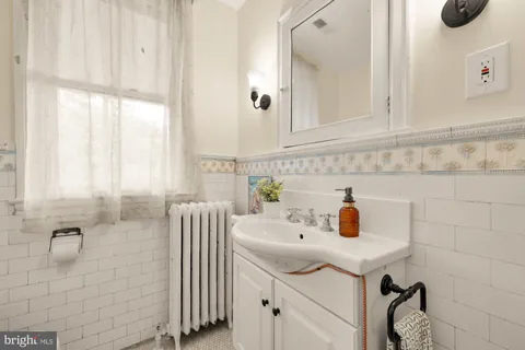 $1,200,000 | 624 D Street Northeast, Washington, DC 20002